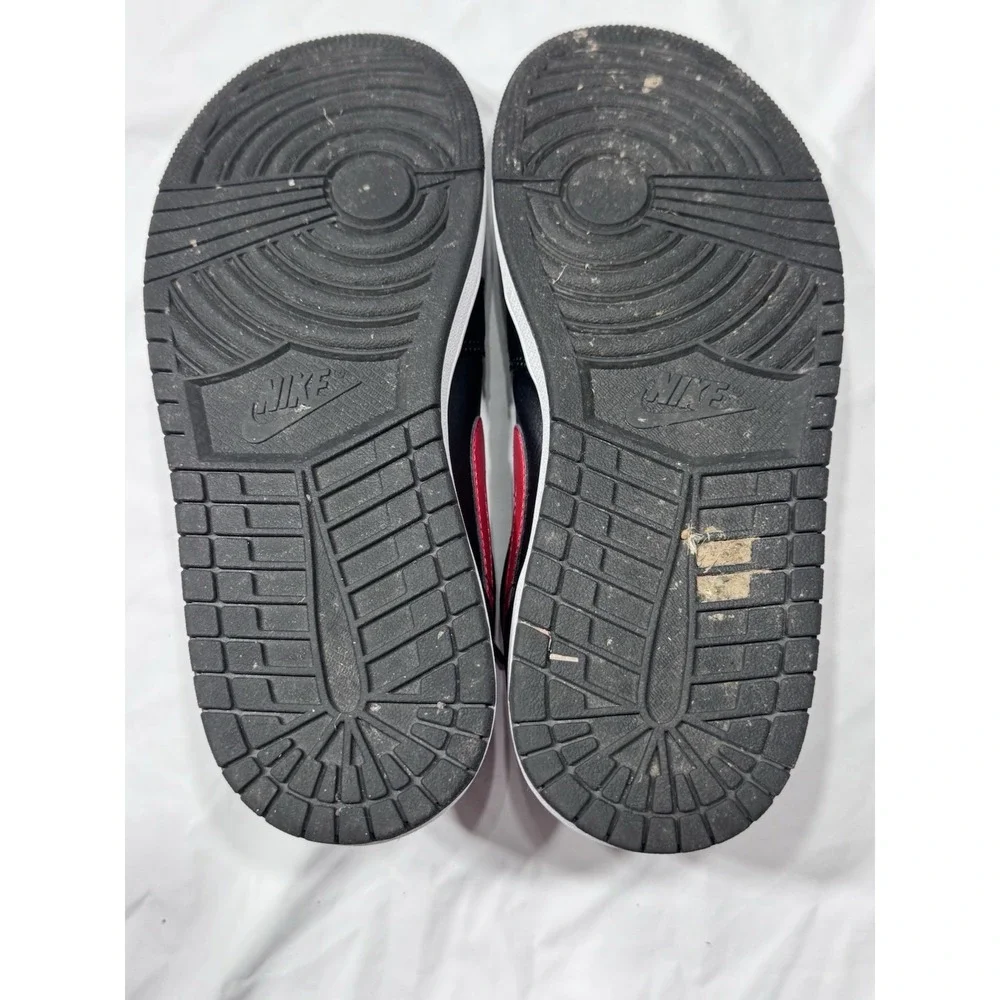 Air Jordan 1 Low size 8 Black/Fire Red Shoes Sneakers  553558 063 Excellent Euc‎